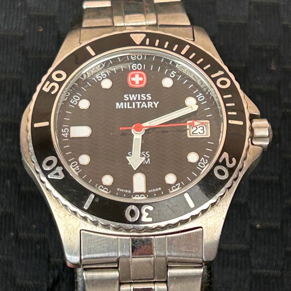 Wenger Swiss Military Mens Watch 095.0674 Black Dial Diver Never Worn